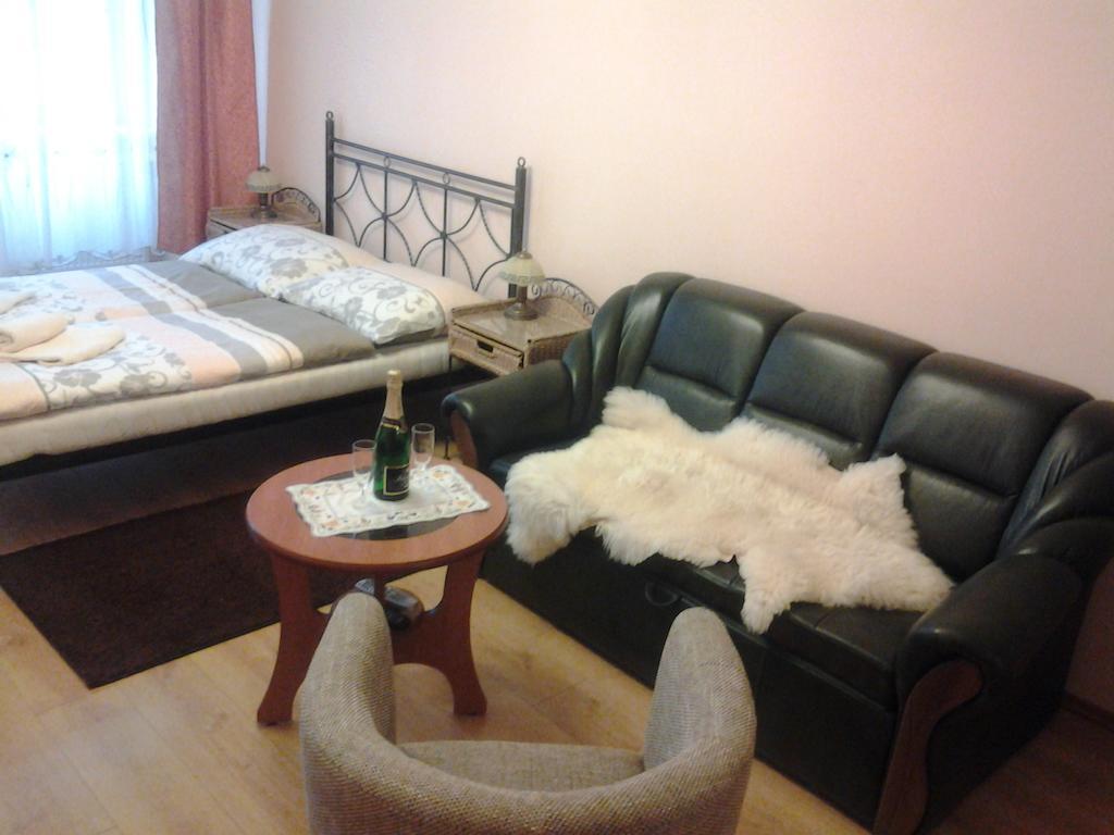 U Tri Jehnatek Apartment Karlovy Vary Phòng bức ảnh